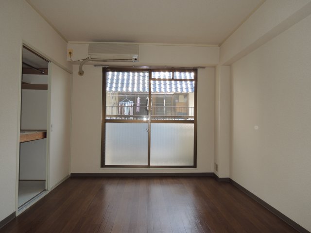 居室・リビング　この写真は同マンションの他のお部屋のものです