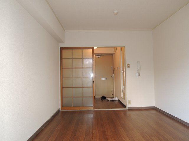 居室・リビング　この写真は同マンションの他のお部屋のものです