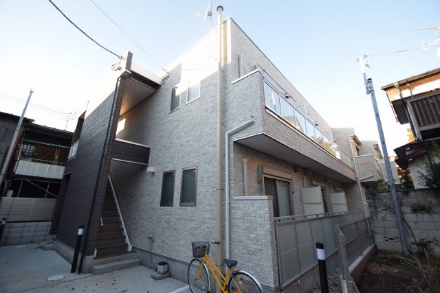 建物外観　南東向きのオシャレな建物、お部屋も当然きれいです！