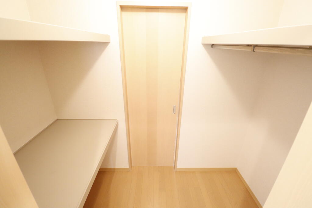 収納　広々ウォークインクローゼットです♪