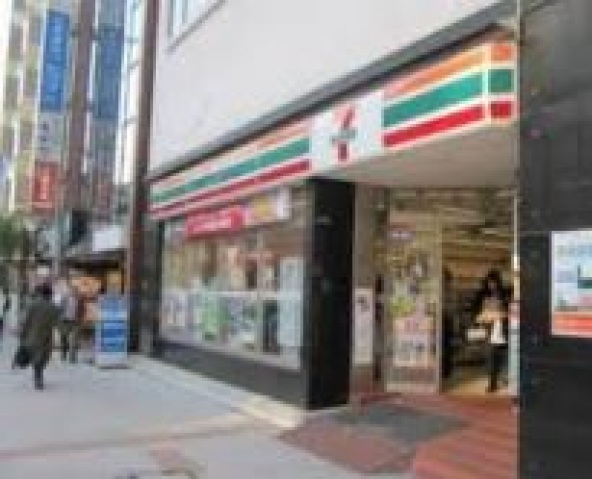 コンビニ　セブンイレブン神田神保町1丁目店（コンビニ）まで107m