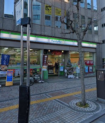 コンビニ　ファミリーマート（コンビニ）まで223m
