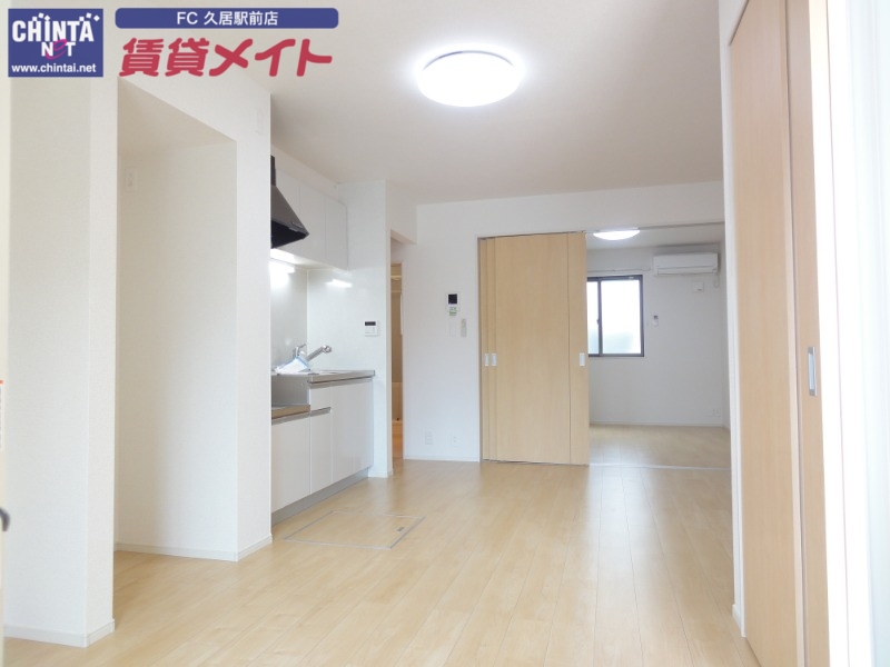 居室・リビング　反転タイプ参考写真