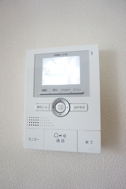 セキュリティ　来訪者の姿を確認できるＴＶモニター付インターホン設置済です！