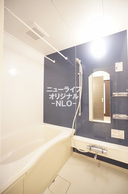 バス・シャワールーム　いつでも温かいバスタイムを楽しめる追い焚き給湯付き☆