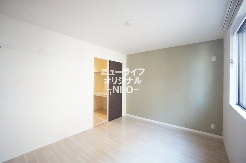 その他部屋・スペース　アクセントクロスを採用し空間をお洒落に演出しています☆