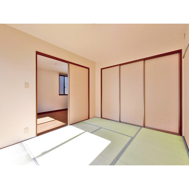居室・リビング　※入居中のため、前回募集時の写真です。