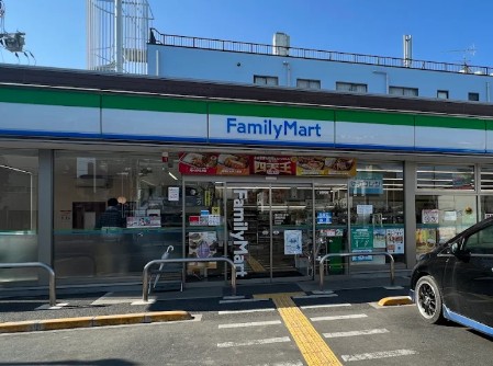 コンビニ　ファミリーマート 鴻巣加美店（コンビニ）まで307m