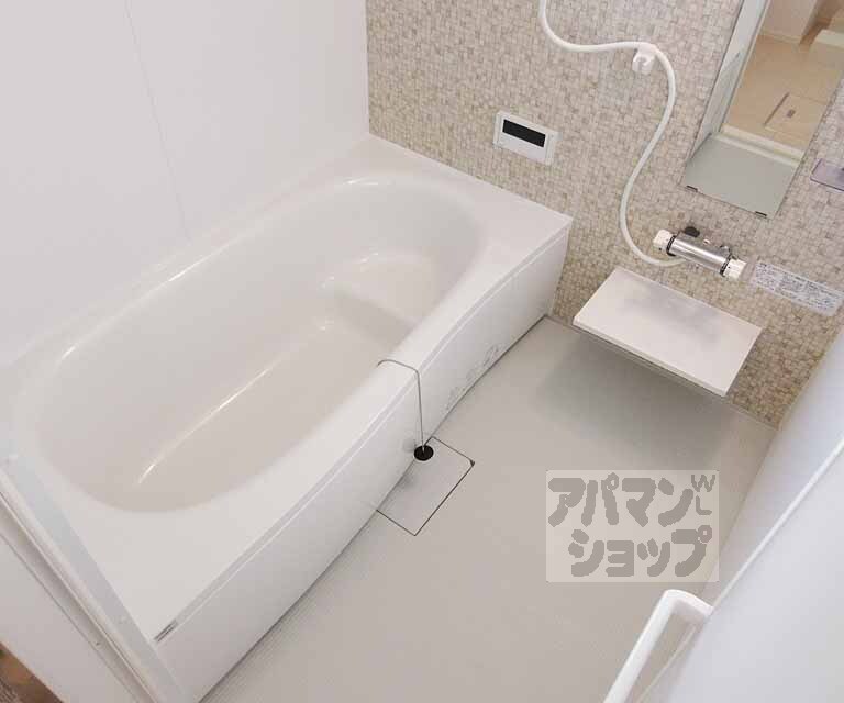 バス・シャワールーム　１坪サイズのお風呂です。