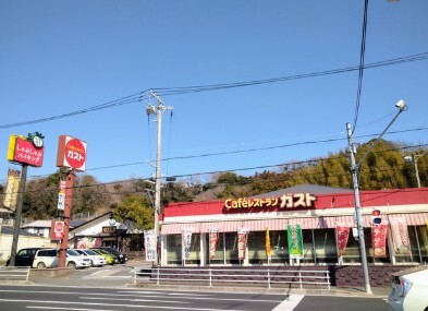 飲食店　ガスト 釜利谷店（飲食店）まで350m