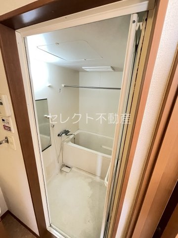 バス・シャワールーム　落ち着いた空間のお風呂です