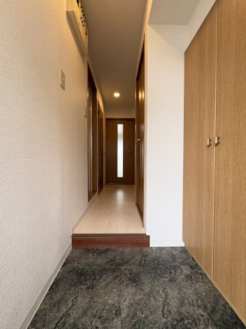 リバーサイド仁川の玄関写真