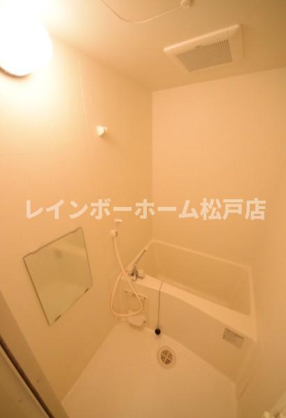 バス・シャワールーム　お風呂で日々の疲れを落としましょう