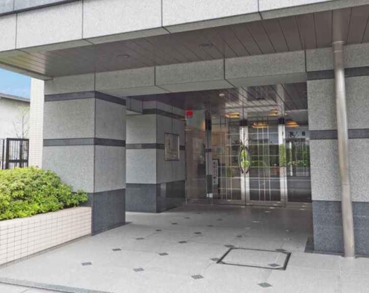 エントランス　別のお部屋の室内写真になります。