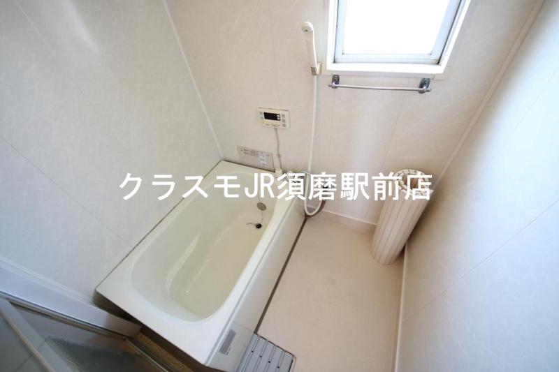 バス・シャワールーム　ちょうどいいサイズのお風呂です。お掃除も楽にできますよ。