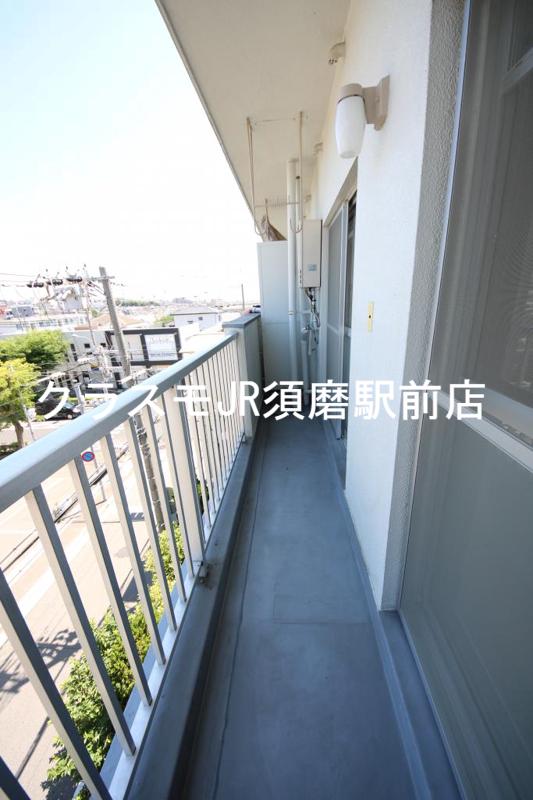 バルコニー　心地よい風が吹くバルコニー。洗濯物もよく乾きそうです。