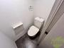 トイレ　こちらはトイレです。清潔感があり、安心して使用できます。