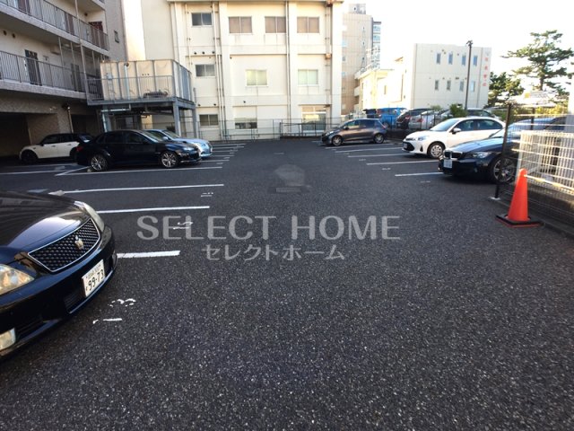駐車場　駐車場に車を止められます