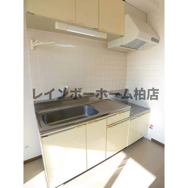 キッチン　コンパクトなキッチンで掃除もラクラク