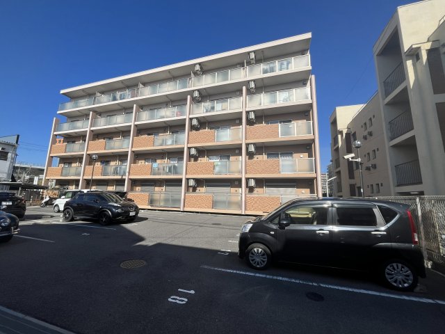 建物外観　落ち着いた雰囲気の外観です