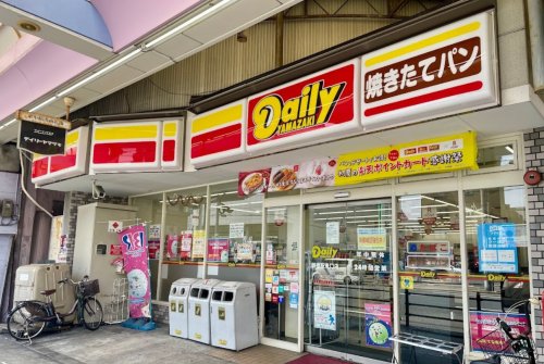 コンビニ　デイリーヤマザキ 鶴橋駅東口店（コンビニ）まで210m