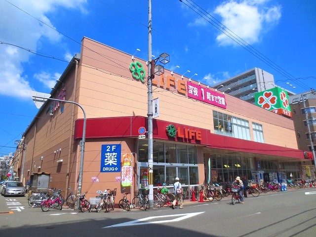 スーパー　ライフ大国町店（スーパー）まで746m