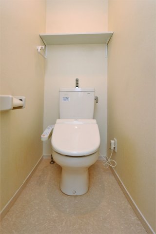 トイレ　参考写真（同物件別部屋）