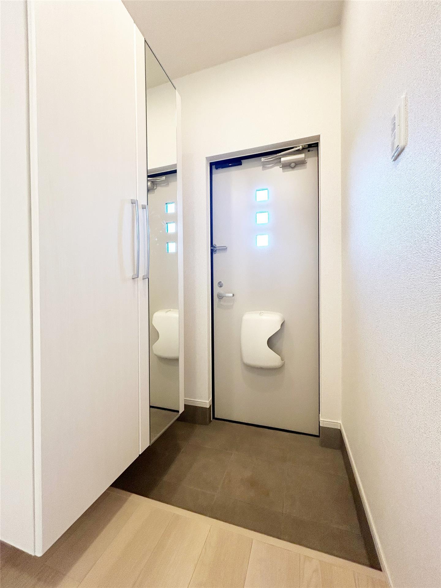 玄関　ニューライズシリーズ同タイプのお部屋の写真です。