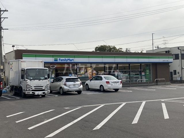 コンビニ　ファミリーマート　日比津グランド前店（コンビニ）まで487m