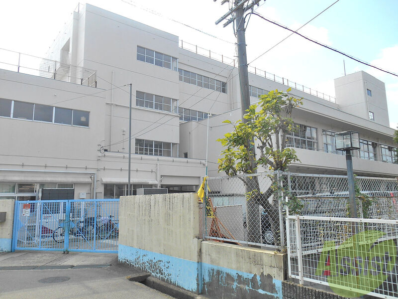 小学校　箕面小学校（小学校）まで266m