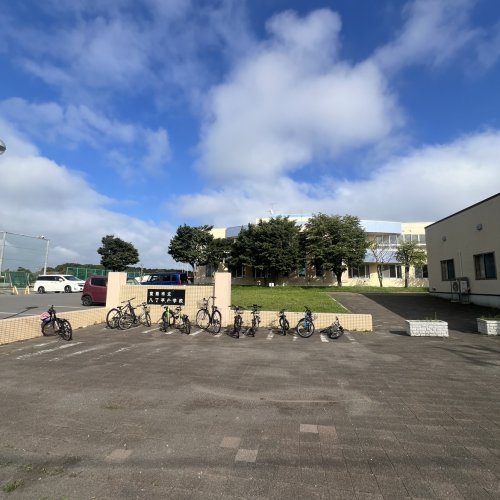 小学校　室蘭市立八丁平小学校（小学校）まで2036m