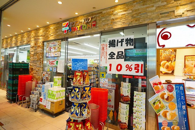 コンビニ　セブンイレブン（コンビニ）まで856m