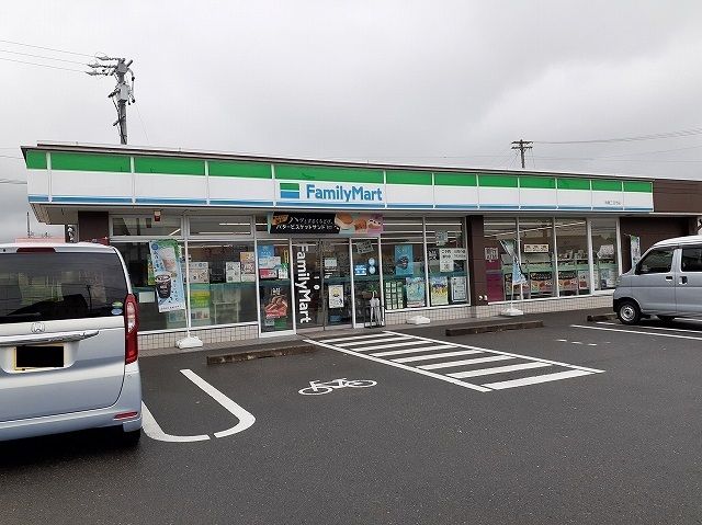 コンビニ　ファミリーマート三日市店（コンビニ）まで700m