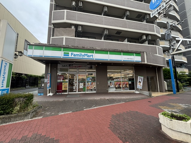 コンビニ　ファミリーマート サンズ東府中駅前店（コンビニ）まで334m