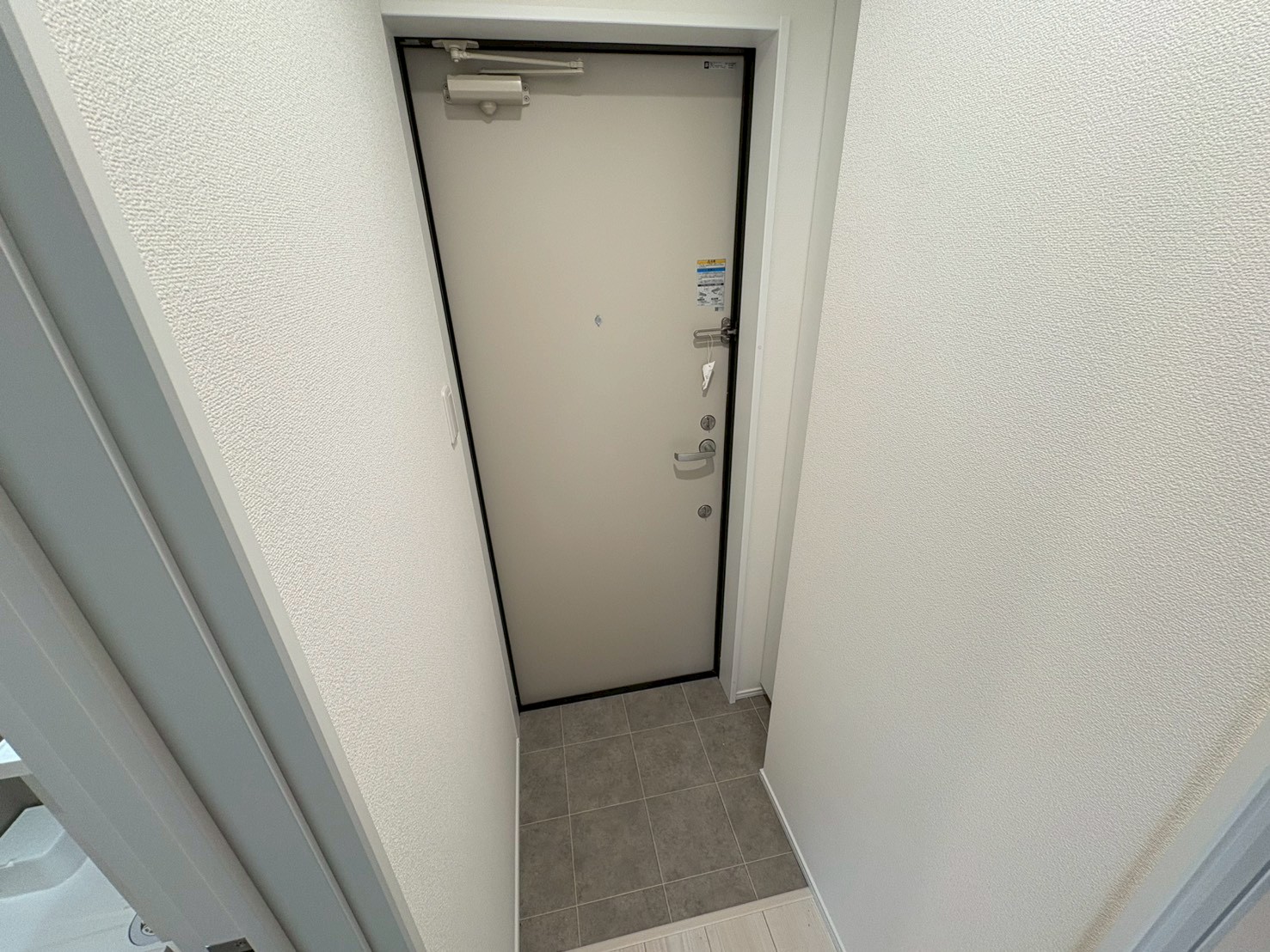 玄関　類似タイプ間取り別物件のものです。
