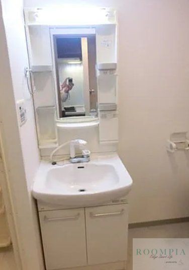 洗面設備　※同タイプの別のお部屋です。