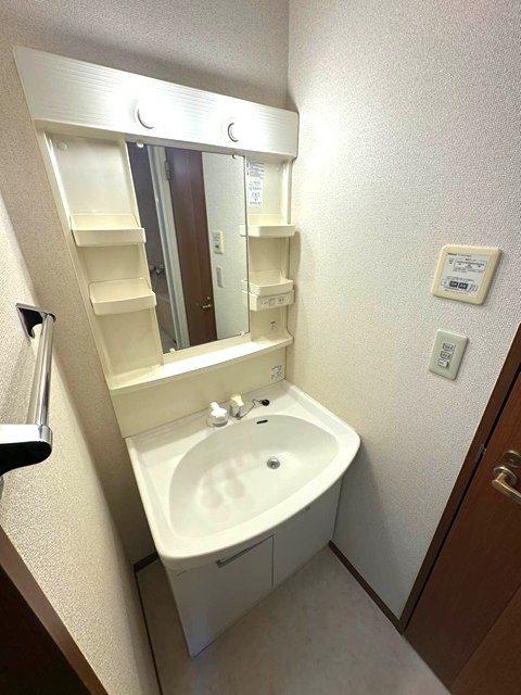 洗面設備　洗髪洗面化粧台で忙しい朝にも寝癖の付いた頭にも優しい☆お化粧