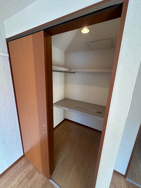収納　洋室6.5帖のお部屋にあるウォークインクローゼットです♪たっ