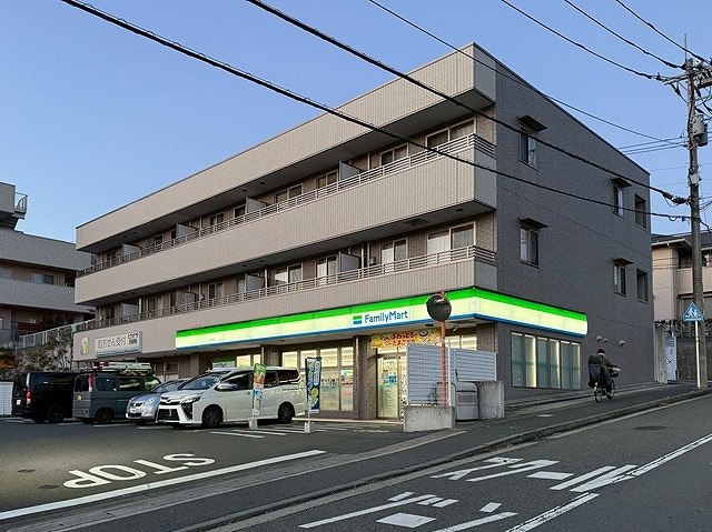 コンビニ　ファミリーマートサンズすみれが丘南店（コンビニ）まで222m