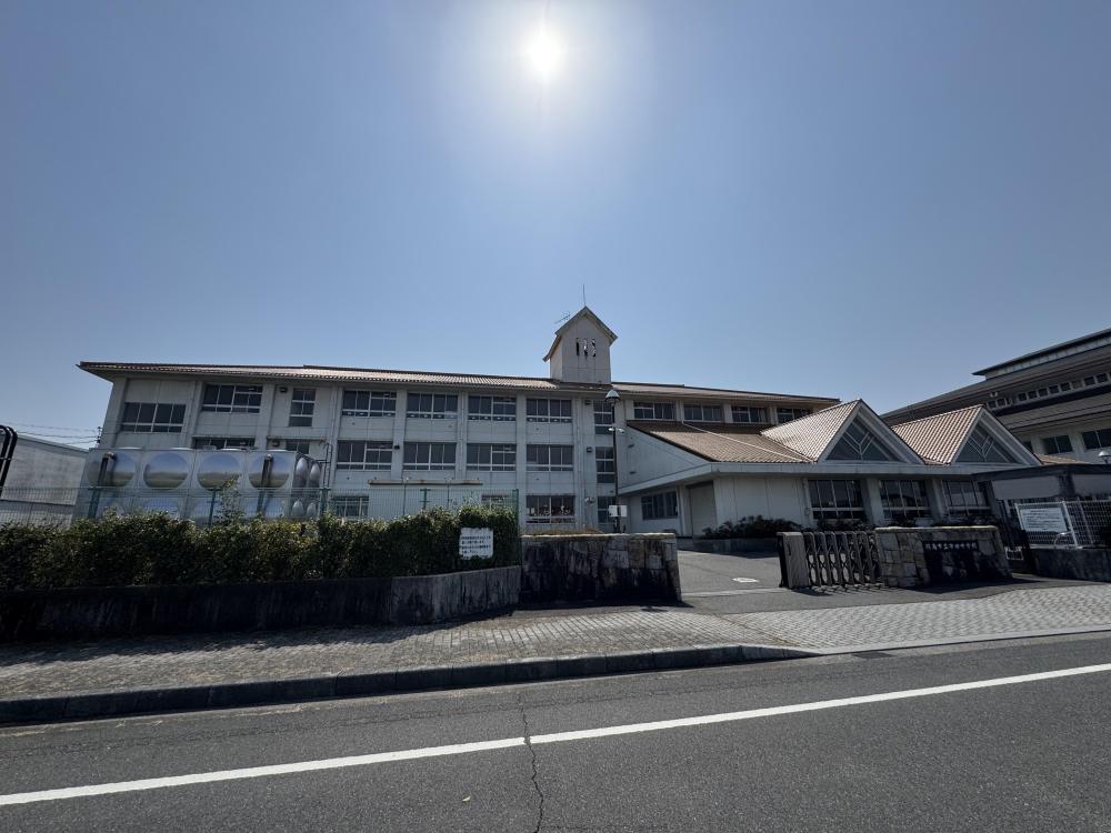 中学校　中央中学校（中学校）まで1283m