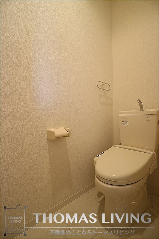 トイレ　嬉しいウォシュレット付きです。