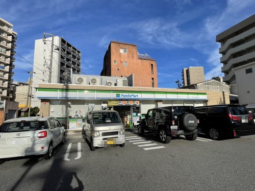 コンビニ　ファミリーマート 平安一丁目店（コンビニ）まで56m