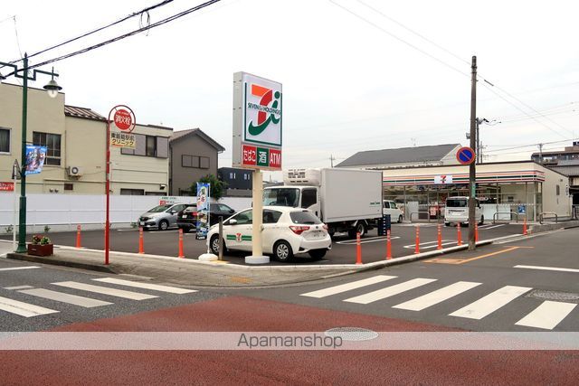 コンビニ　セブンイレブン（コンビニ）まで520m