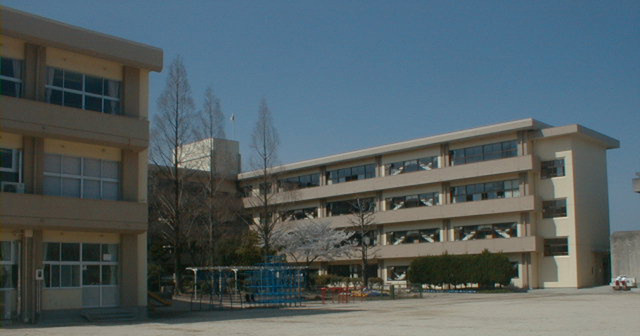 小学校　吉身小学校（小学校）まで800m