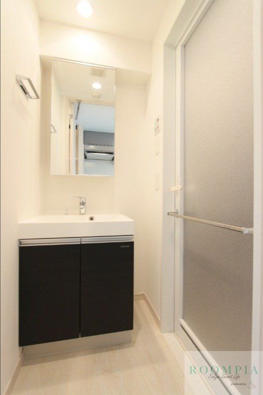 洗面設備　※同タイプの別のお部屋です。