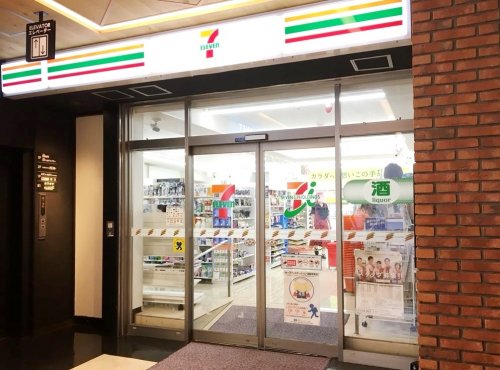 コンビニ　セブン-イレブン下北沢駅南口店（コンビニ）まで167m