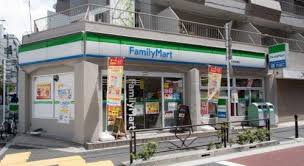 コンビニ　ファミリーマート文京本郷店（コンビニ）まで143m