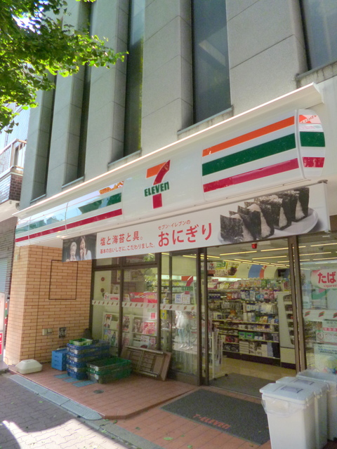 コンビニ　セブンイレブン（コンビニ）まで147m