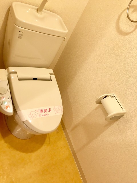 トイレ　洗浄機能付き便座