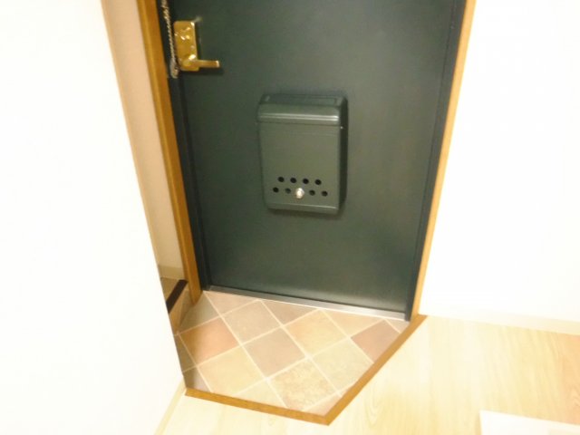 玄関　他のお部屋の参考写真となります。